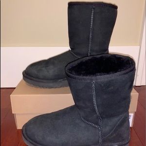 Classic Short UGG Boots - size 7